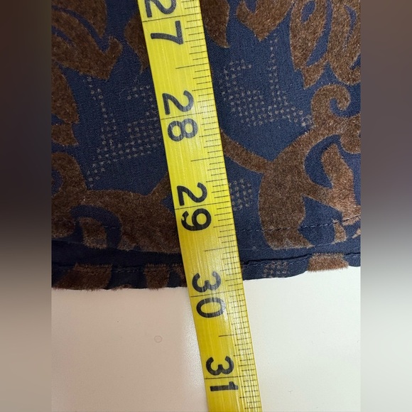 1 … LIKE NO OTHER Button down - Picture 10 of 13